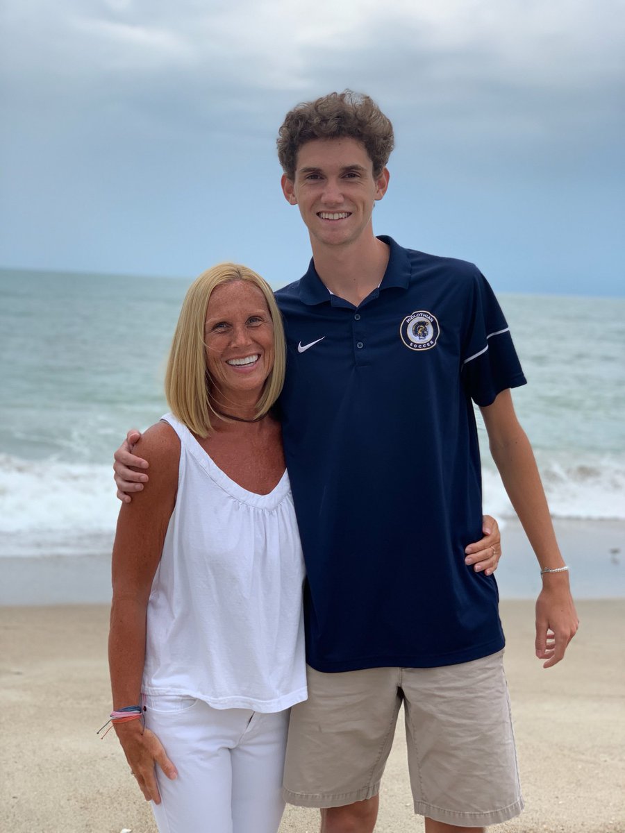 SoccerMomLa's tweet photo. But before we go, some family photos! #EI19 #familylove #FirstNameSmith #GirlNameJake #TeamMcGuire https://t.co/VCxxTJBP2z