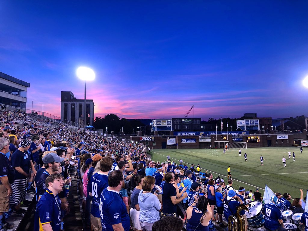 joshcmorton's tweet photo. Decent Sunset @ChattanoogaFC @NYCosmos #MembersCup https://t.co/7adzASnK0m