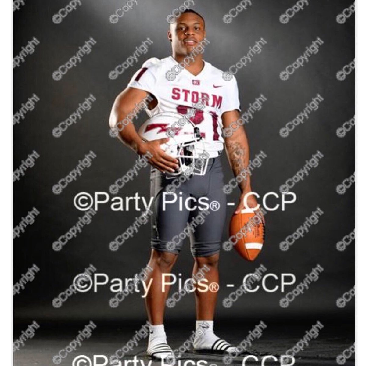 QLJ7_'s tweet photo. Collegeball 🏈😈 https://t.co/mDQDIH0RKg