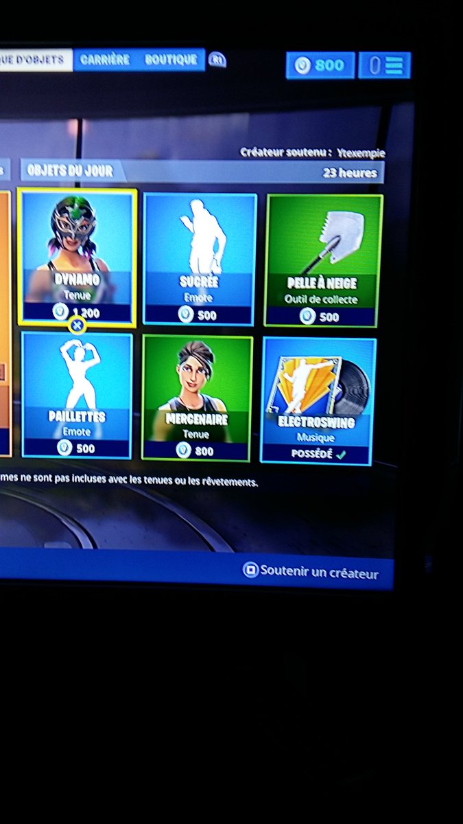 marcoengone's tweet photo. @YTExemple tiens petit cadeau bonne vacance j'aimerais bien jouer contre toi mais y'a pas de Serveur en Afrique R.I.P🙏 https://t.co/hJmECpe7qt