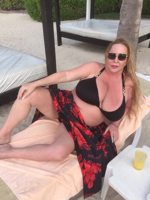 I still have no air conditioning. Everyone in Vegas do not use chilly Willy&rsquo;s air-conditioning service<a href="/tag/lasvegas"class="tags"><span>#lasvegas</span></a><a href="/tag/bigtits"class="tags"><span>#bigtits</span></a>