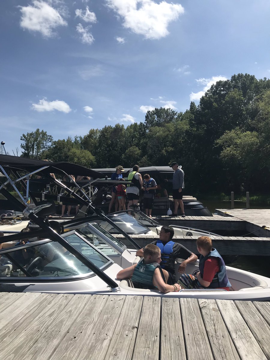 DeniseMccrummen's tweet photo. Awesome volunteer day on Lake Tyler with Fostering Collective #giveback https://t.co/MTtSUSoD6C