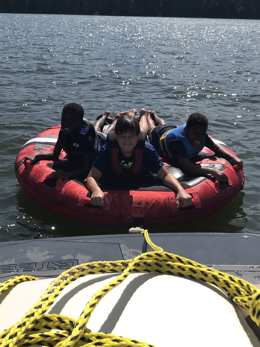 DeniseMccrummen's tweet photo. Awesome volunteer day on Lake Tyler with Fostering Collective #giveback https://t.co/MTtSUSoD6C