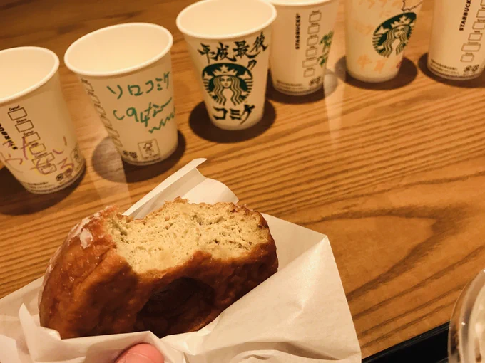 スタバさんのコミケ愛を感じるテーブル♪
#コミケ 