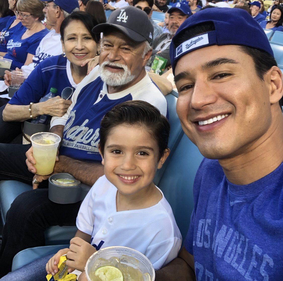 mariolopezviva's tweet photo. Viva Los @Dodgers! 

#FamiliaLopez  #LetsGoDodgers  #LA https://t.co/EzfPW7gGFk