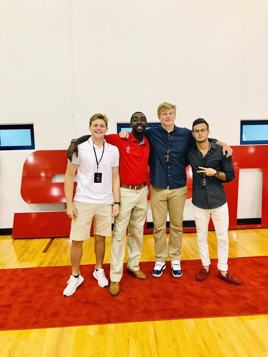 CoachBaz561's tweet photo. Congrats to our ESPN Top 63 Athletes ❗️🦅💨💨@ConnorHone7 @ColeDyer21 @1Aaronjacobs We are proud of you , time to let the County know that @JCSEaglesFB 🔛🔝🔜 @ESPNTop63 #EaglesRising https://t.co/l3T62POF7E