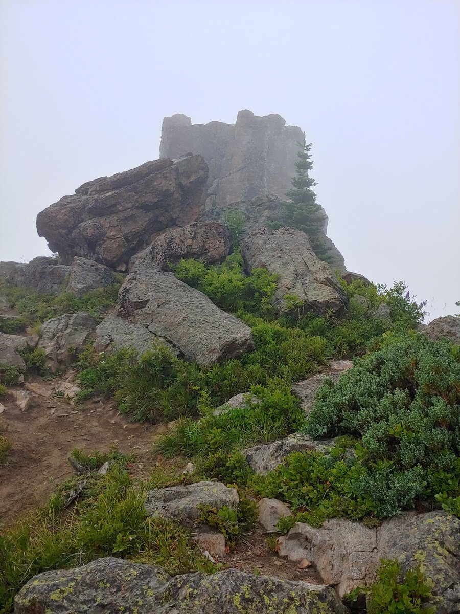 DirkTweetz's tweet photo. Approaching the top, and the view once I got there. https://t.co/FmjFIUFFvJ