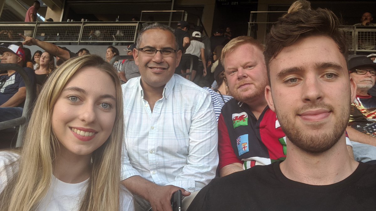 richardleesd's tweet photo. Photobomb at the Pardres. #friarfaithful https://t.co/r84X2cQLZE