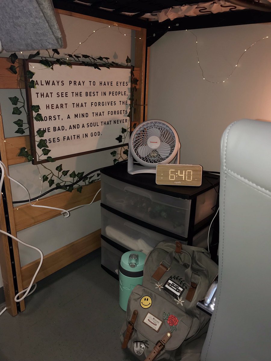 DandDspears15's tweet photo. All moved in! Gonna miss this ray of sunshine but we know we can’t keep all that sunshine to ourselves. It’s time for her to learn and grow so she can continue shining! We love her so much and are so proud of who she is! #rememberwhoseyouare #shinebright #weLOVEyou @ASpears44 https://t.co/TFFEJY8qoI