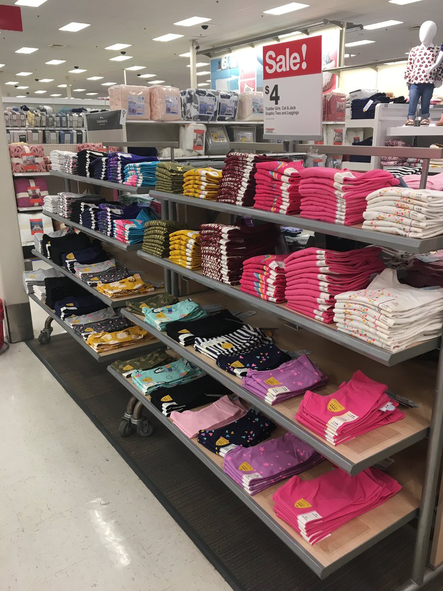 Busy Saturday? Not a problem for our Style team! #t69 #crispyfolds #brandfordays <a href="/RachelAATL/">Rachel Gallea</a> <a href="/NicoleTarget/">Nicole Jacobus</a> <a href="/marcinkrawat/">Marcin Krawczyk</a>