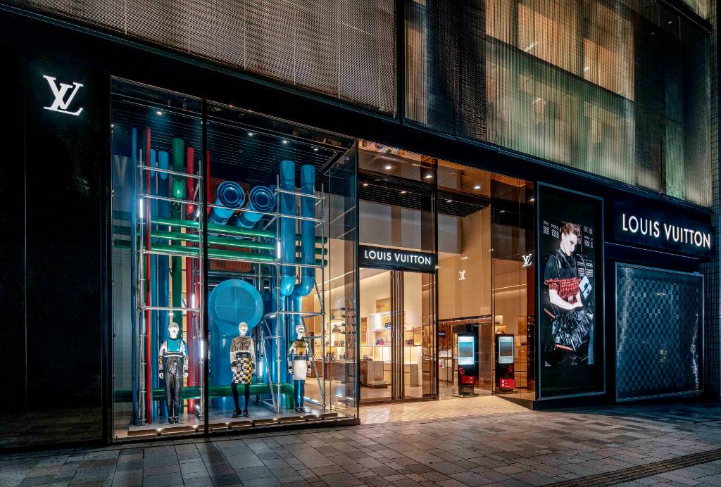 Louis Vuitton ショーウィンドウ掲示パネル Louis Vuitton Window Signage in NYC