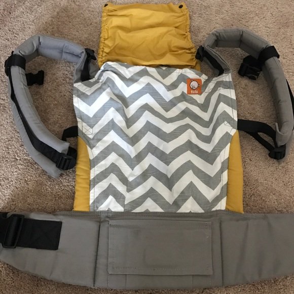suzcat12's tweet photo. So good I had to share! Check out all the items I'm loving on @Poshmarkapp #poshmark #fashion #style #shopmycloset #tula #modaluxe #coach: https://t.co/qHEHLgSHBx https://t.co/K4TFU37AG5