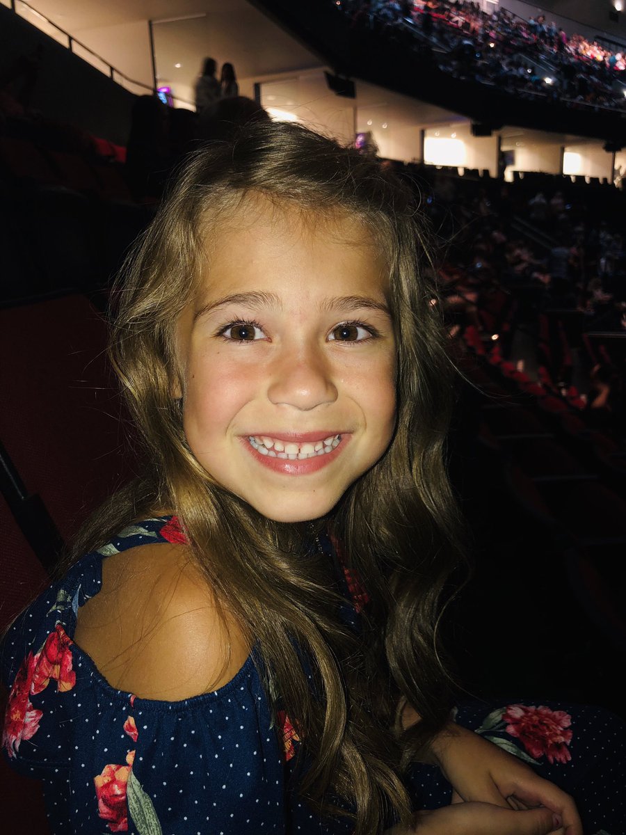 emmamamaof2's tweet photo. #lookupchildtour https://t.co/lvVUcZoCos
