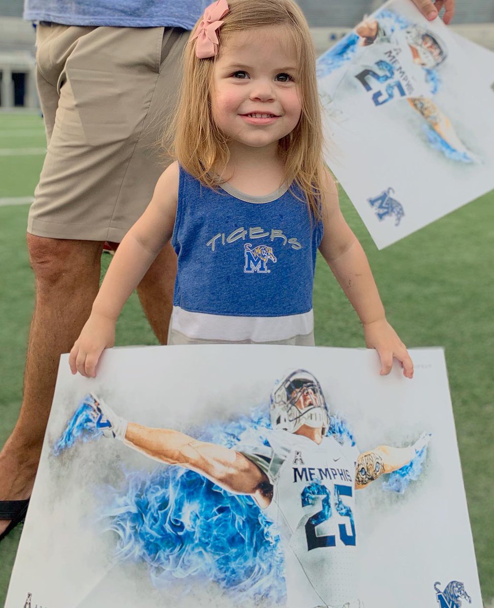 AllHall901's tweet photo. Uncle Austin’s number one fans were in the house today for fan day!! #AddyG #EasyE #Gonumber25 #GoTigersGo https://t.co/77Akv28erl