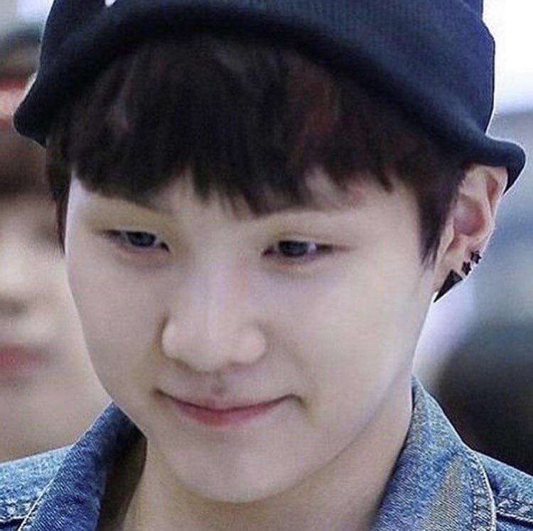 ClubMinYoongi's tweet photo. @kr_yoongi Mind if I pitch in? https://t.co/54Oh7EXis6