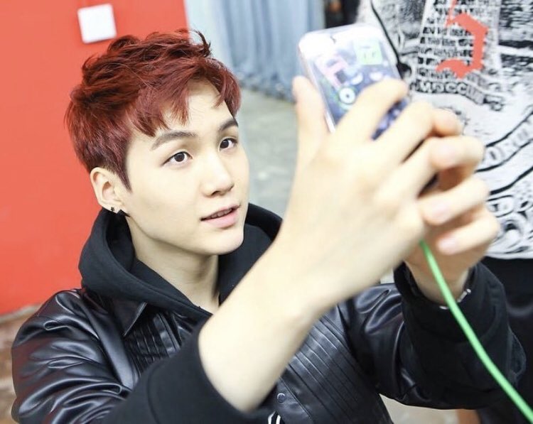 ClubMinYoongi's tweet photo. @kr_yoongi Mind if I pitch in? https://t.co/54Oh7EXis6