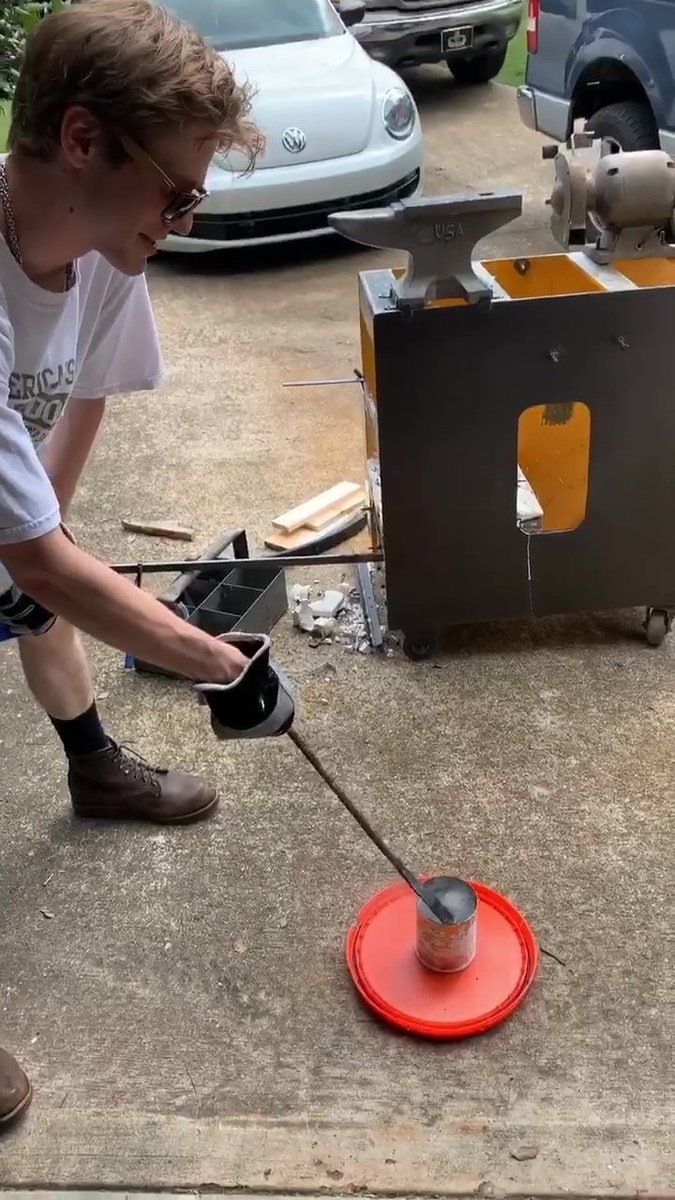 clichejuice18's tweet image. So this is how Lucas is spending his bday. 😊 Remind you of anyone we know? 😂💙🖇️😂📎 From Lucas&apos;s IG with thanks. #MacGyver #MacHacks 👍