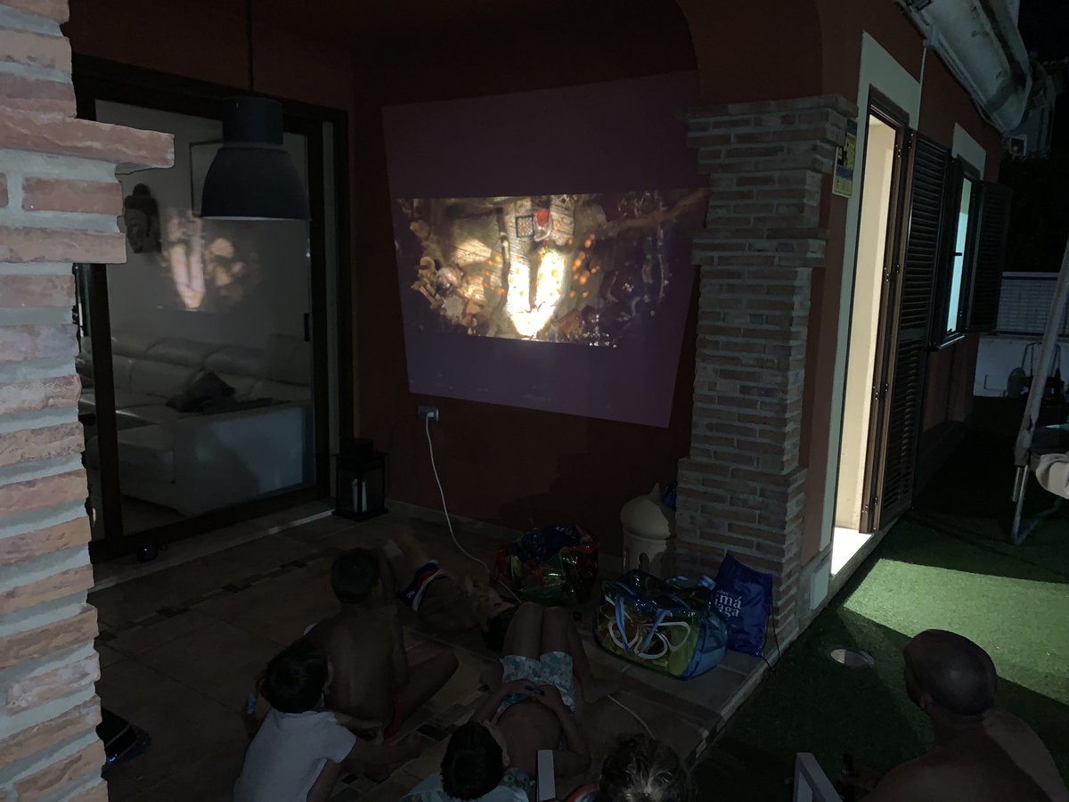 Cine d verano en casa <a href="/kanantequera/">Jose Gonzalez</a> <a href="/antoniomataslu/">Antonio Matas Luque</a> como disfrutan los peques