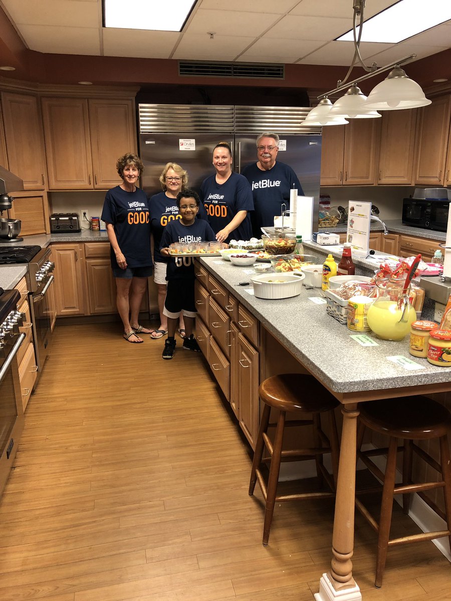 ekaiser310's tweet photo. Cooking For Kids at Ronald McDonald House @JetBlue #JB4G #JetBlueForGood #BlueBUF https://t.co/73FASz4L7R