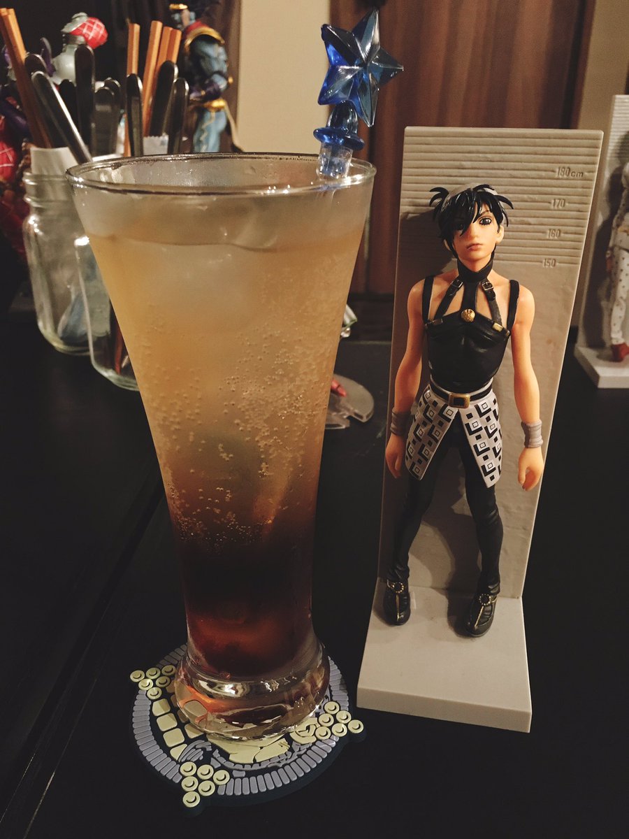 昨日、初ジョジョバーへ行ってまいりました?ずっとここに住みたい。ナランチャがチョコとオレンジカクテルで、メローネはフラワー風味だけどデロドロ卵白入りのまさに変態チック…また行きたい…幸せだった… 