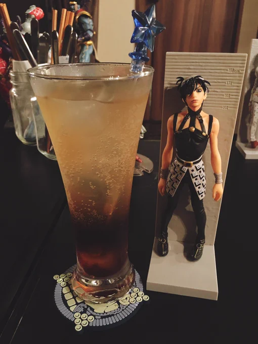 昨日、初ジョジョバーへ行ってまいりました?ずっとここに住みたい。ナランチャがチョコとオレンジカクテルで、メローネはフラワー風味だけどデロドロ卵白入りのまさに変態チック…また行きたい…幸せだった… 