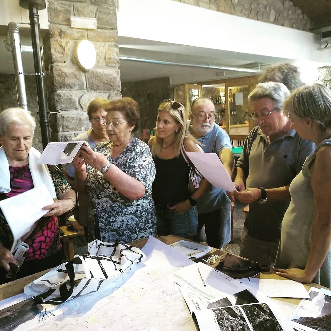 laradacoop's tweet photo. Avui, a #tuixent. Con han canviat els pobles del Cadí i Moixeró? Taller de fotografies . I el dia 13 ,  a les 18.00, ens trobem a #castellardenhug @PNCadiMoixero https://t.co/nTgf715mjW