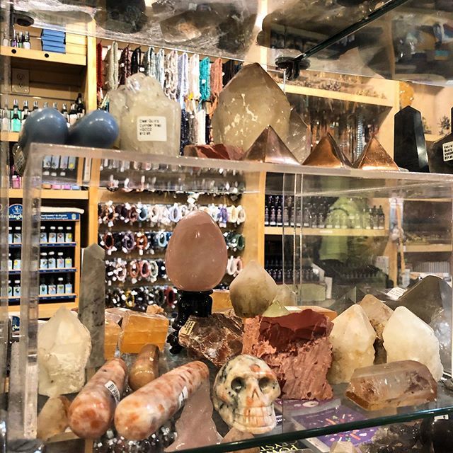 NamasteBookshop's tweet photo. #Sunstone #RedJasper ❤️🖤
4 West 14th Street New York, New York 10011 (corner of 5th avenue) #namastebookshop #namaste #shopping #pecarful #petrifiedwood #tranquil #amethystcluster #crystaltable #crystaljewelry #healingherbs #candles #newage #metaphysical #herbs #newmoon #cry… https://t.co/qzpsqdKScI