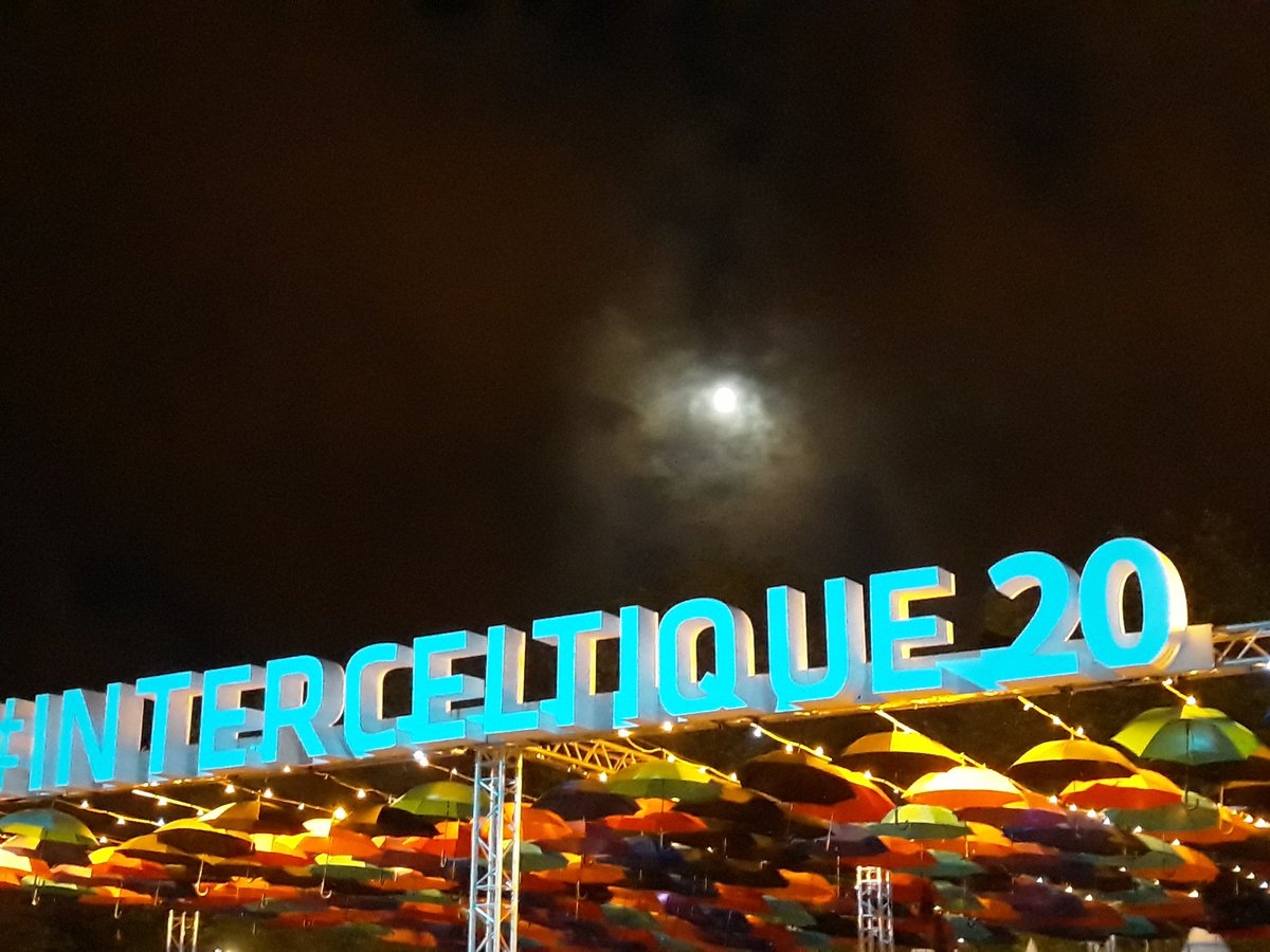 SpiritFee's tweet photo. Goodbye 2019, welcome 2020
#interceltique Lorient https://t.co/PBIYxyQwLg