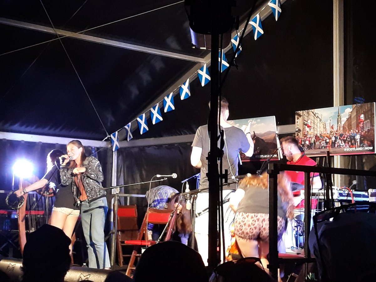 SpiritFee's tweet photo. Goodbye 2019, welcome 2020
#interceltique Lorient https://t.co/PBIYxyQwLg