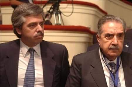 ¿Nunca te preguntaste por qué no hay ninguna foto de Raúl Alfonsín con Macri? 😉