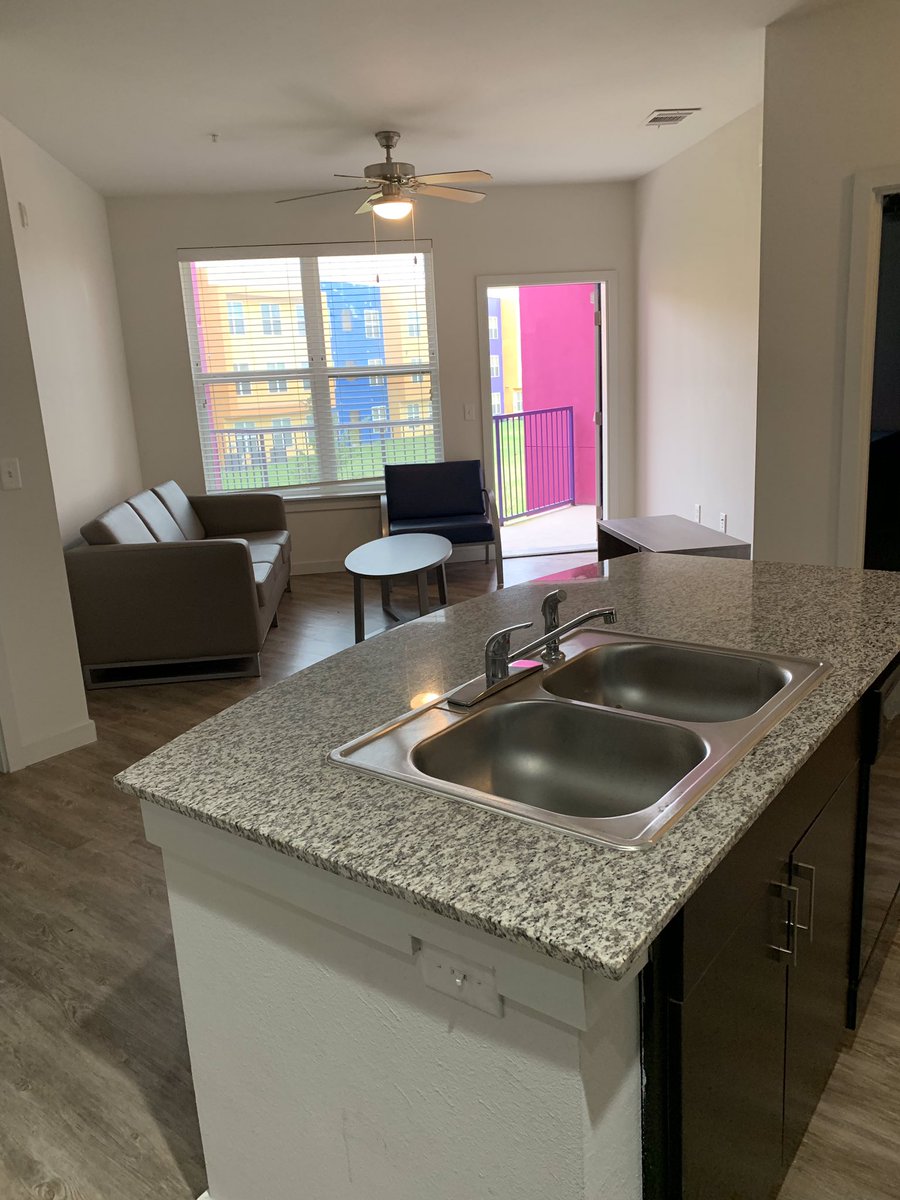 GrandeEdinburg's tweet photo. This beautiful 2 bedroom could be yours completely FREE for the month of August‼️😃🙌🏼Call us today at (956) 316-1815 to find out how you can become a legendary resident.🤘🏻🏠😎🖊#LegendsEdinburg #residentlife #modernliving #livelegendary #signnowpaylater https://t.co/wYWZHS4u1a