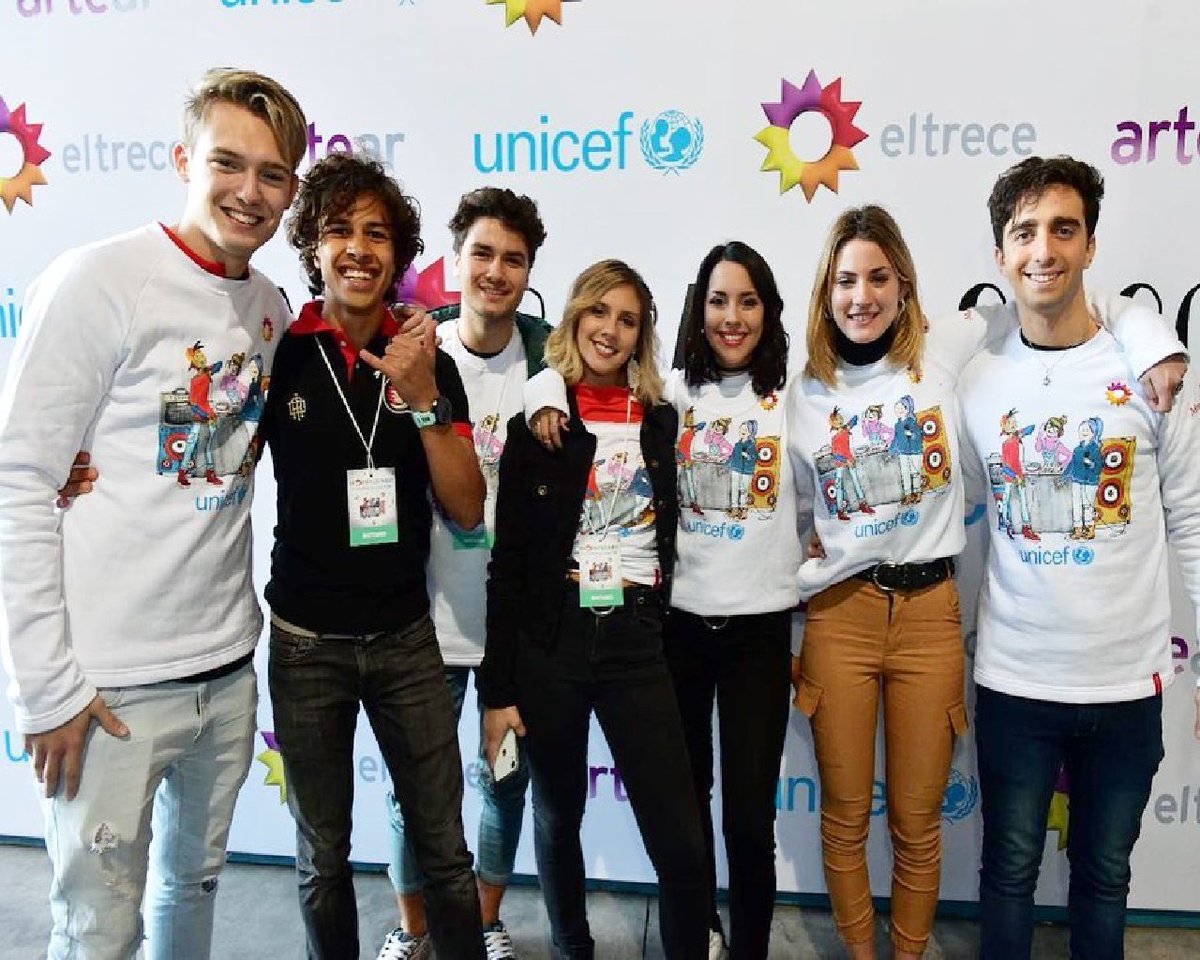ZZNoficial's tweet photo. [#BackstageZZN] Parte del Elenco de #O11CE en el Detras de #UnSol2019 despues de Participar del #CompromisoDisney 📸 @javier_eloy02 @LuanBLima @vetranovpau @candegrau_ @joakota8 @Rubeooh https://t.co/yAEWDKButR