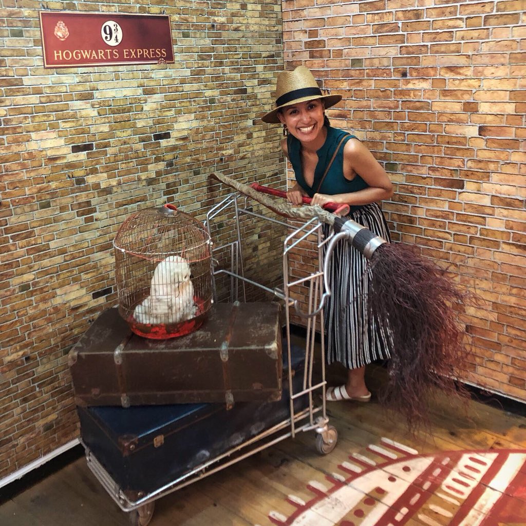sonnytkim's tweet photo. @HarryPotterFilm It means it’s time to head to Platform 9 3/4! 🚂🧱🦉📚🧳🏃🏻‍♀️💨 https://t.co/BfzJ2F0Iwn