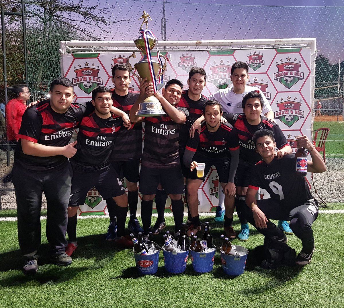 copaamistad_'s tweet photo. 📸 @emca013 

🥇 CAMPEÓN 
🏆 #CopaAmistad #TerceraEdicion 

Premios:
💰 800.000 Gs.
🍻 2 rondas https://t.co/HXACwFNTzX