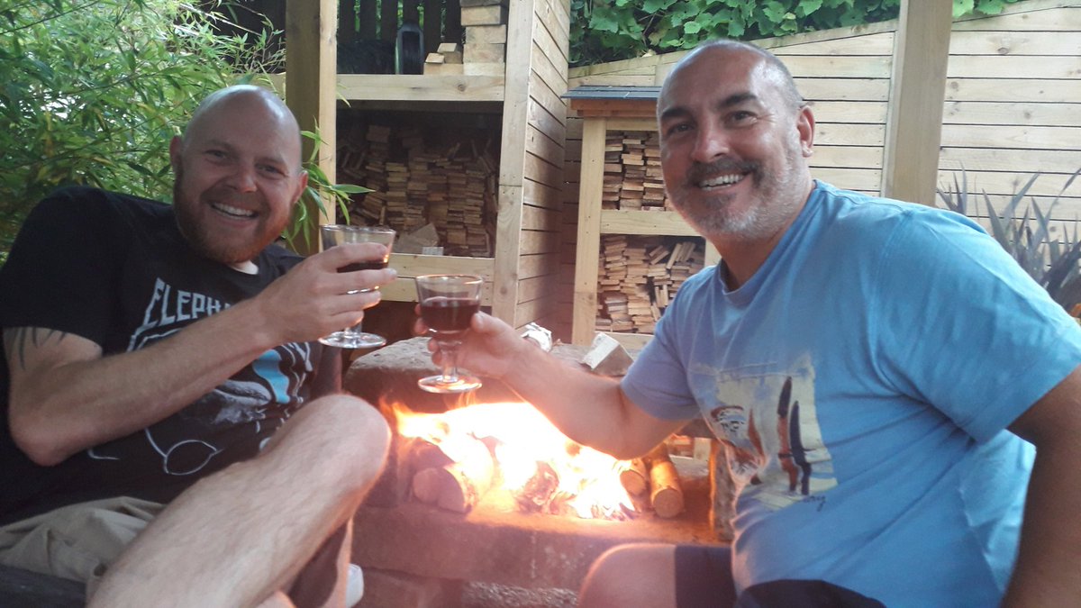 kellyath44's tweet image. Happiness is an outside stone fire and wine! From twilight to darkness... Pyro's! #fire #outsidefire #BestFriends #greatnight #coveredareachristened @BethanyClareBu2 @baldchris76 @HarryHarryath09