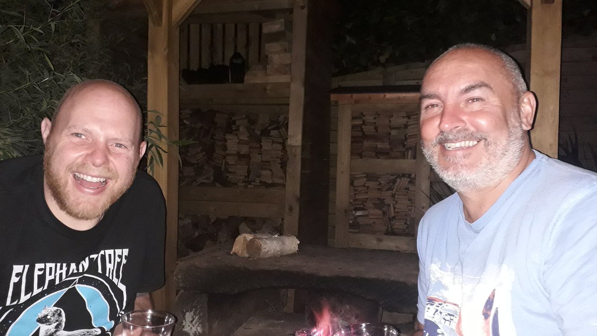 kellyath44's tweet image. Happiness is an outside stone fire and wine! From twilight to darkness... Pyro's! #fire #outsidefire #BestFriends #greatnight #coveredareachristened @BethanyClareBu2 @baldchris76 @HarryHarryath09