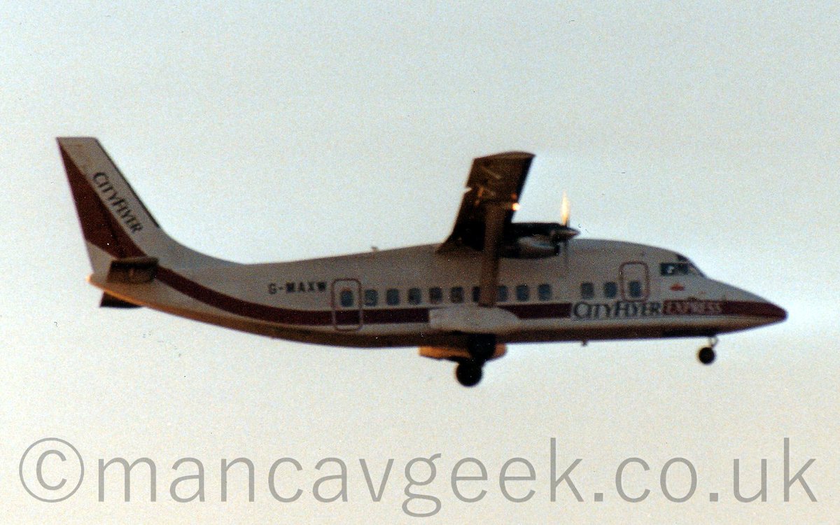 mancavgeek's tweet photo. Bonus Photo of the Day 2019-08-10.
G-MAXW, Shorts SD3-60, Cityflyer Express, about to land at London Gatwick, some time between March 1992 and April 1993.
#avgeek #aviation #planespotting #potd #london #gatwick #lgw #egkk #shorts #sd360 #cityflyerExpress https://t.co/aOQ6FG5EY1