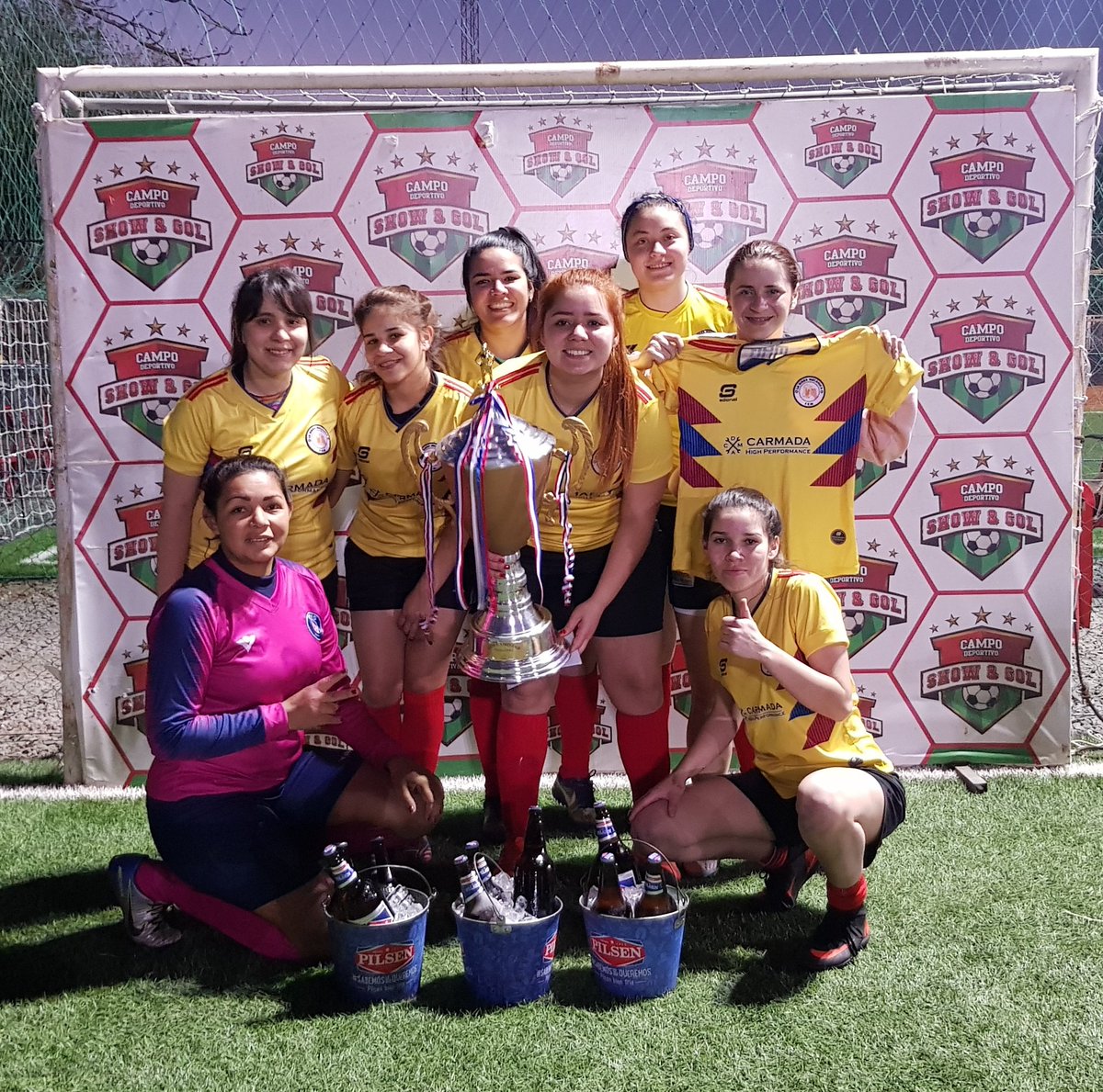 copaamistad_'s tweet photo. 📸 @LaBirraFem 

🥇 ¡CAMPEONAS!
🏆 #CopaAmistad #SegundaEdicion 

Premios:
💰 300.000 Gs.
🍻 1 ronda https://t.co/JZY0FCl29w