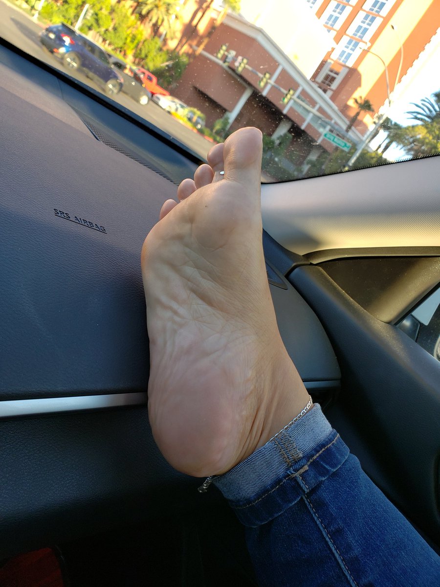 Dominant_Dread's tweet photo. Car rides are never boring.. #BoutiqueStyleFeet #sexy #arches #soles and #toes #candidseries https://t.co/3IMmIrqlas