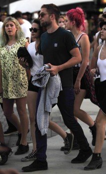 incassableee's tweet photo. Rob, Kristen, Cass and Suzie #RKfriends https://t.co/sStJIszALu