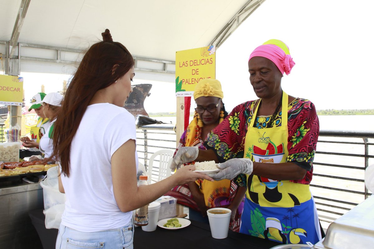 CorferiasCaribe's tweet photo. ¡Mañana vuelve la Calle del Sabor! 🍉

Pasa el domingo en familia, disfrutando una antesala a #SaborBarranquilla en el @Granmalecon_baq. 👨‍👩‍👧‍👦🍲

¡Entrada libre!

Conoce más de la feria en https://t.co/wM6NDdsUH2

Organiza @CRUZROJA_BQ https://t.co/DNdJEzzpLT
