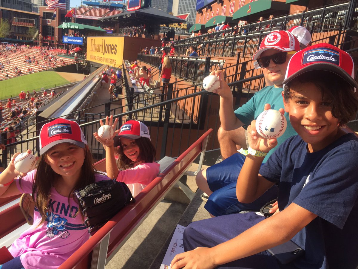Jewettbhs's tweet photo. Great night to join #Cardinals for batting practice at Busch stadium https://t.co/jnOmtx1XjU