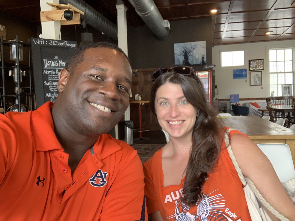 SanfordLJohnson's tweet photo. ✅Enjoy rare @AuburnU reunion in Clarksdale with @ginacaison
✅Share memories of Dr. Brown’s Con Law classes and SGA elections
✅Record a new @aboutsouthpod episode!
#WarEagle #AboutSouth #MSDelta https://t.co/G8vmUryqYx