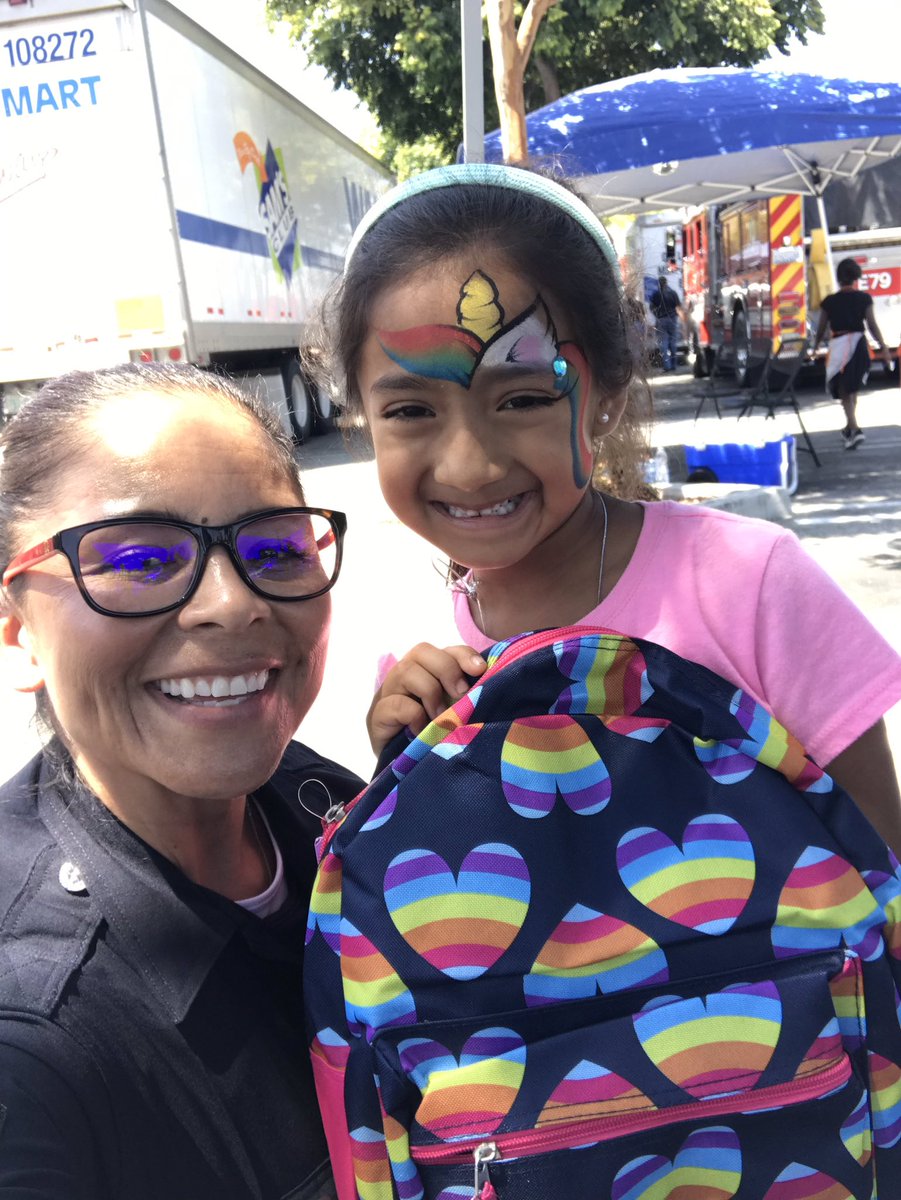Harbor_SLO1's tweet photo. Back to School with Walmart #backpackgiveaway#sierf @LapdHarborDiv @@SIERF @LapdHarborDiv https://t.co/vSWGiW8WKV