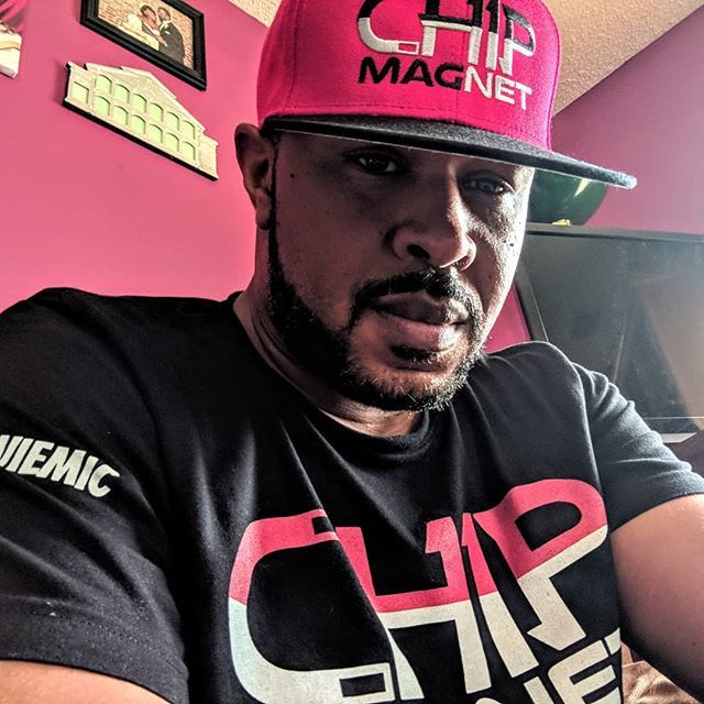 MovieMic2's tweet photo. On my @chipmagnetgear level today...I look like my favorite photographer @iam_365_photography in the famous circles for my birthday 💯🙏🏾💲🎬 https://t.co/IIyNKAg4px https://t.co/d8pLN0SJTx