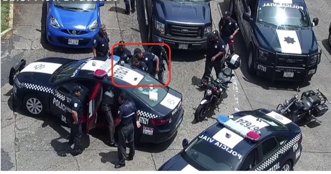 SSPCTabasco's tweet photo. Fue asegurado José Manuel ”N” como resultado del servicio de vigilancia de cámaras de C4. Este masculino era buscado por diversos delitos y ahora ya está puesto a disposición de las autoridades. La Policía Estatal actuó coordinadamente con rapidez y eficacia. #Protegeresmideber https://t.co/AzCm8i2x7b