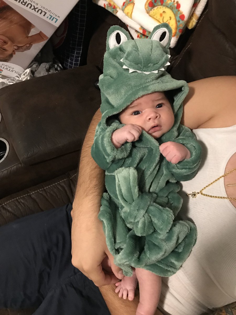 calexisv_'s tweet photo. 11 days old vs. 6 months old 🥰 https://t.co/OTD9cUW6OH