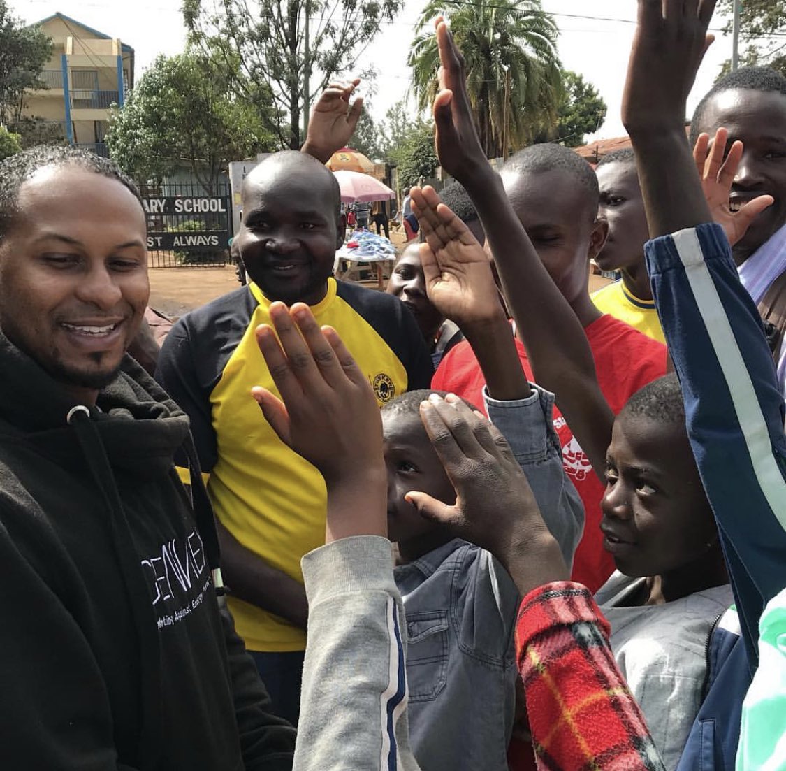 nathanielpeat's tweet photo. BE GOOD TO PEOPLE, FOR NO REASON. 🇰🇪 #StandForOthers #Inspire #Motivate #Encourage #Support #Build Help the weak and don’t despise the poor. If you have the hand to help, HELP. #KiberaSlums #Kenya https://t.co/fNa0NBC6iM