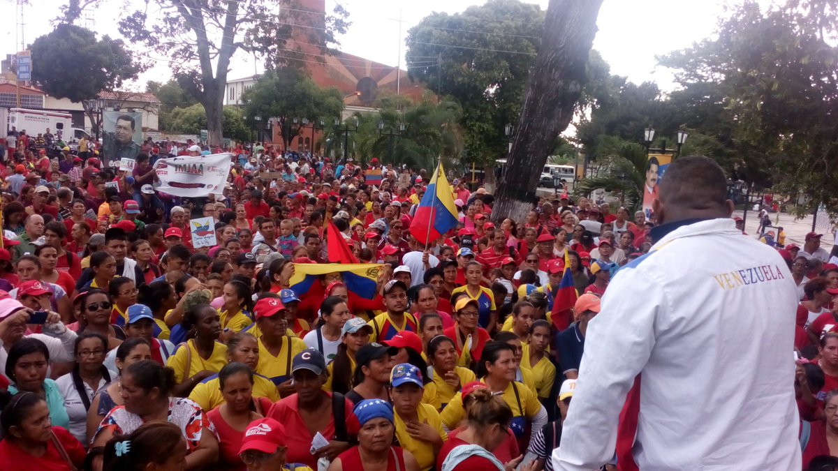 El pueblo noble de El Vigia junto al Alcalde Bolivariano @mezinpsuv le dicen a @realDonaldTrump #NoMoreTrump #NoMasTrump #NoMasBloqueo #NoMasImperialismo porque desde el Municipio Alberto Adriani le decimos que Venezuela es un pais de #paz #Amor