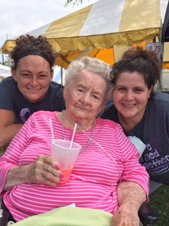 annbolzenius's tweet photo. Thank you Fair Board Members &amp; Volunteers.   Grandma Dottie recommends a Slushie from SFB Booth. #19washmofair #washmofair #cheersto90years https://t.co/9VQqjA4NH1